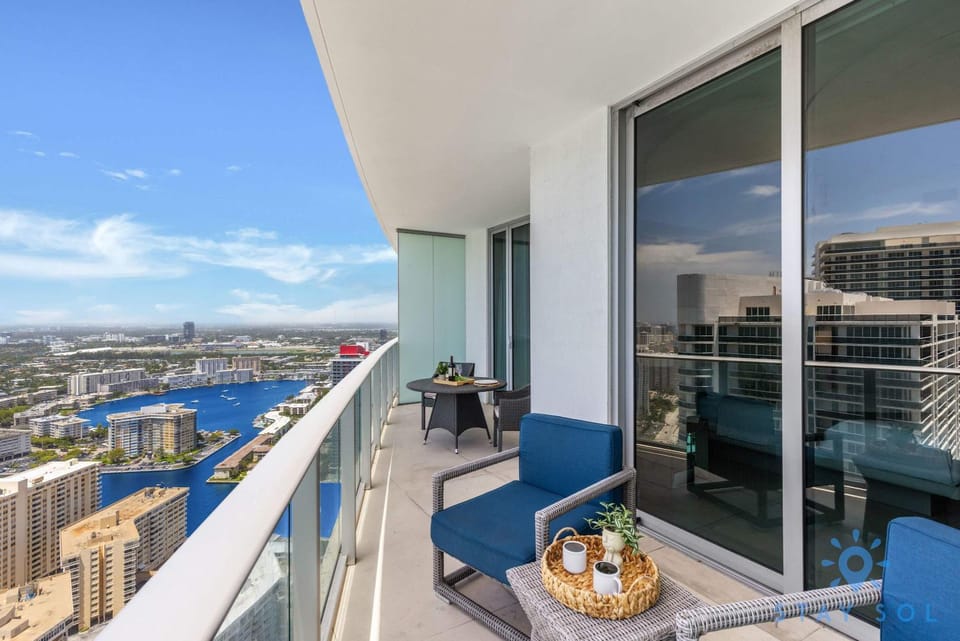 Upper Level Penthouse - Amazing Views Beach & Intracoastal Apartment in Hollywood Beach