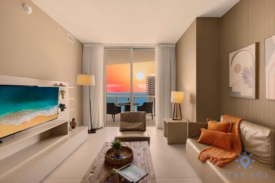 Upper Level Penthouse - Amazing Views Beach & Intracoastal Apartment in Hollywood Beach