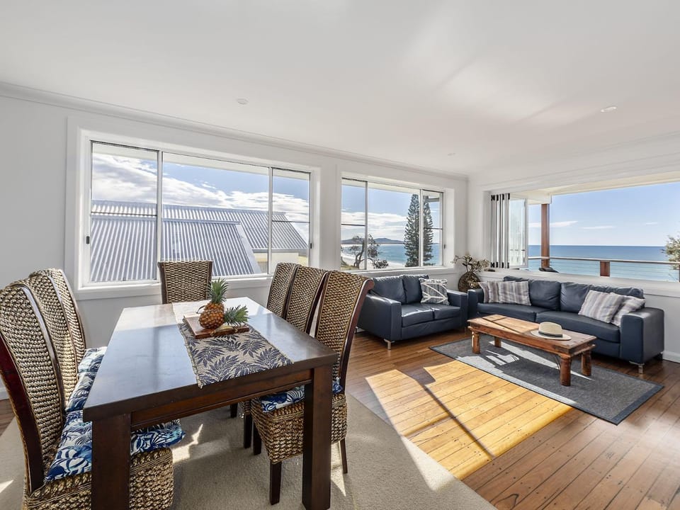 Living room, Dining area, Sea view