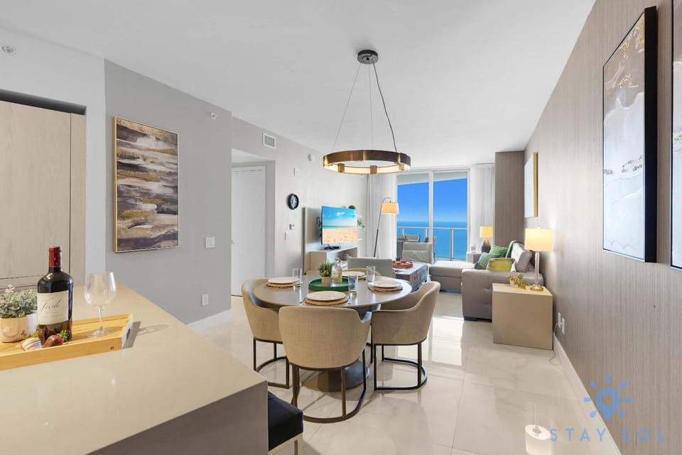 Rooftop Oceanview Balcony Beachfront Resort Apartment in Hollywood Beach