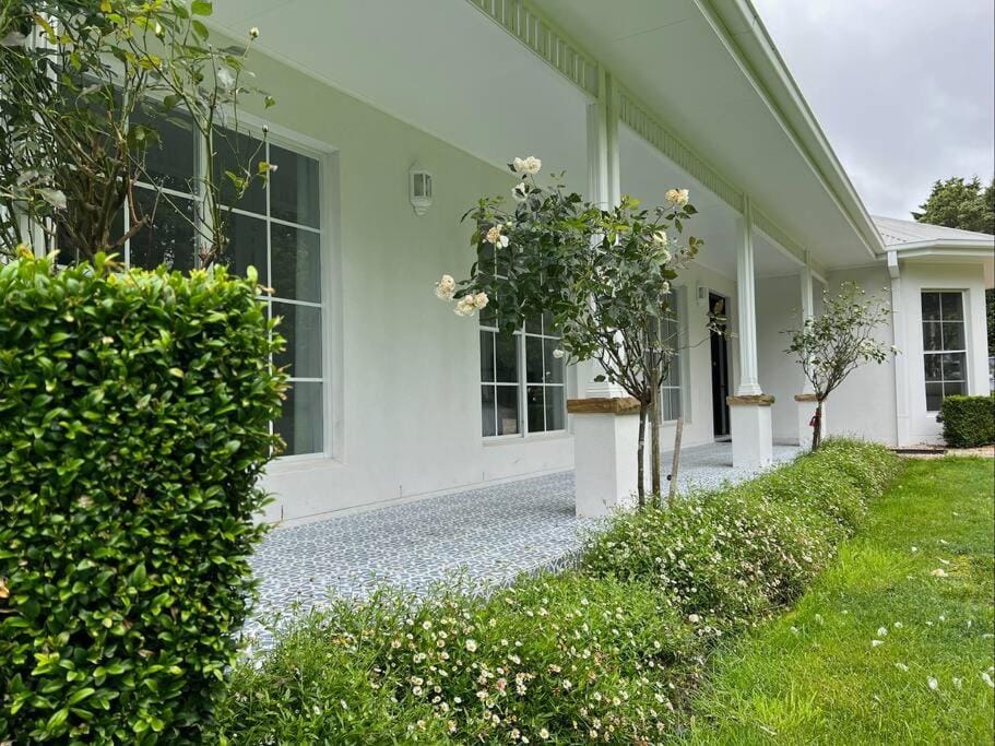 Grounds of Robertson. Stylish and Exclusive. House in Robertson