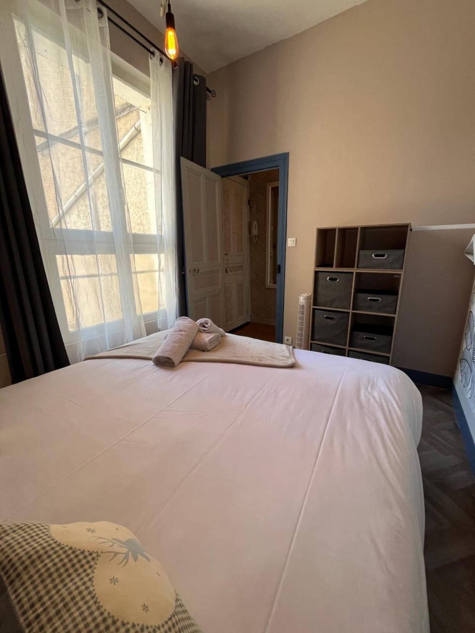 Photo of the whole room, Bedroom, storage