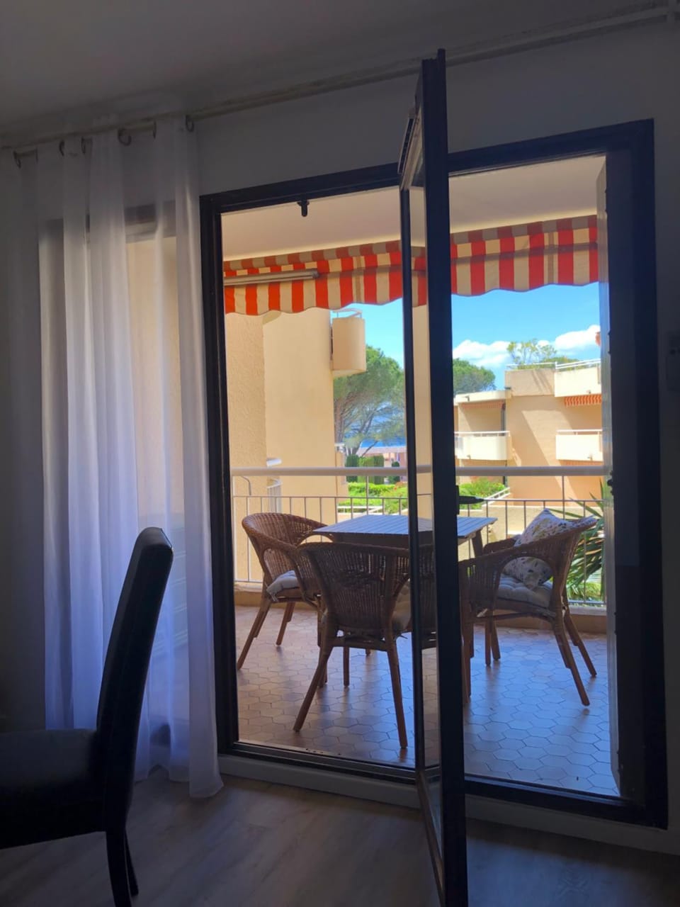 Un grand studio face au port de Santa Lucia Apartment in Saint-Raphael