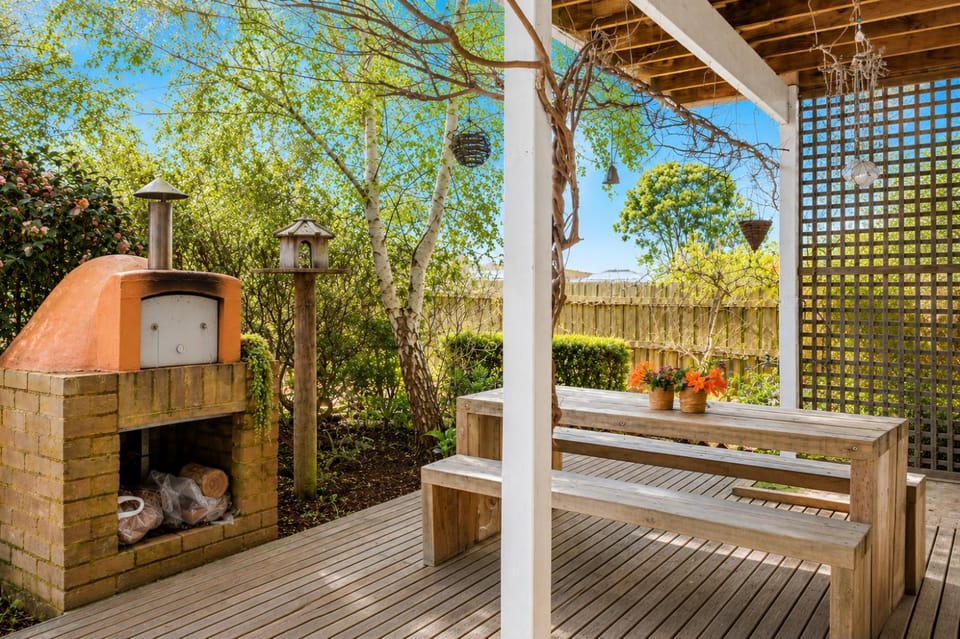 Patio, Garden, Seating area, Dining area, oven