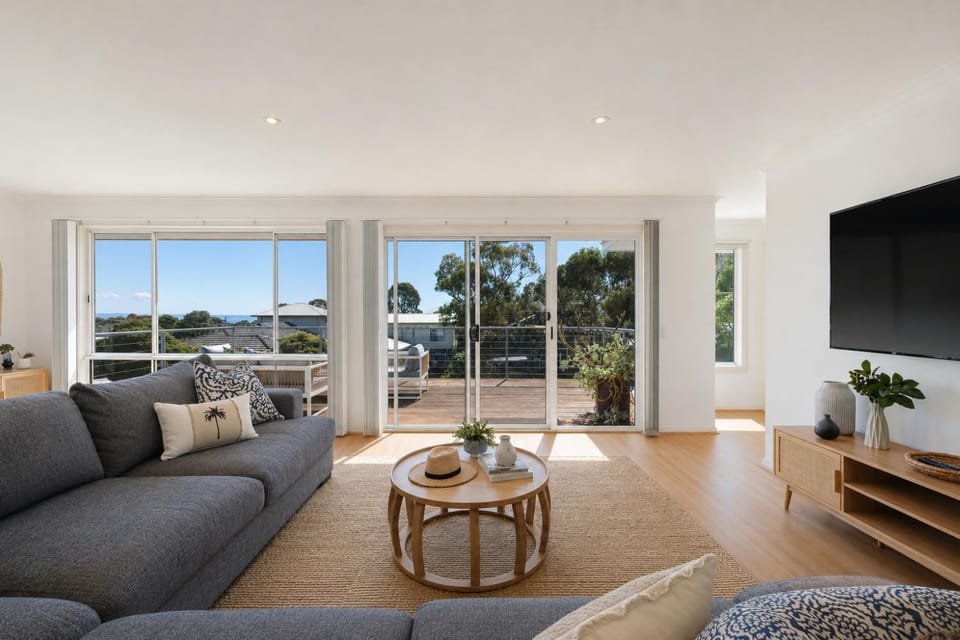 TV and multimedia, View (from property/room), Balcony/Terrace, Living room, Seating area