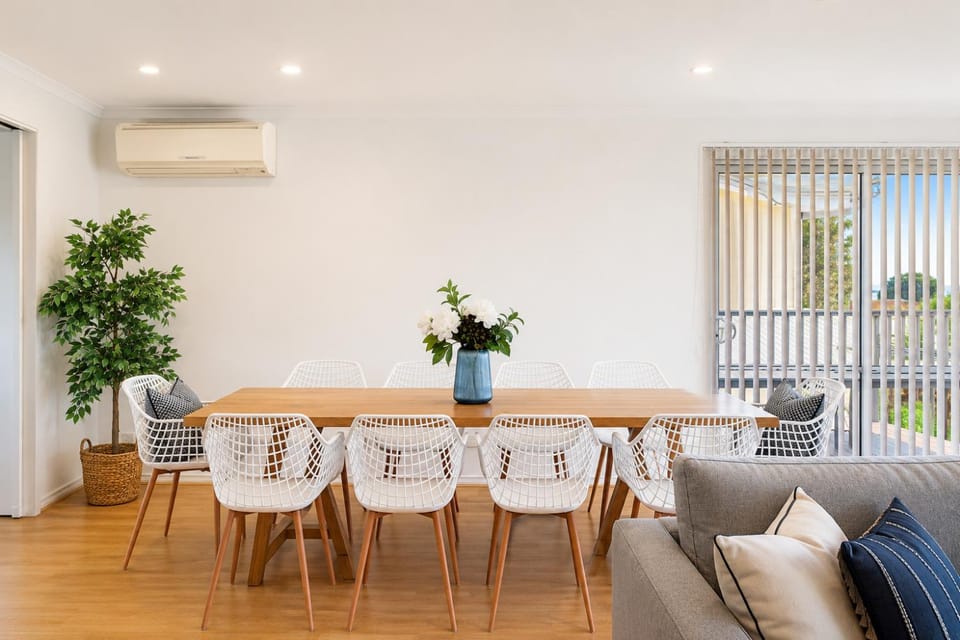 Balcony/Terrace, Seating area, Dining area, air conditioner