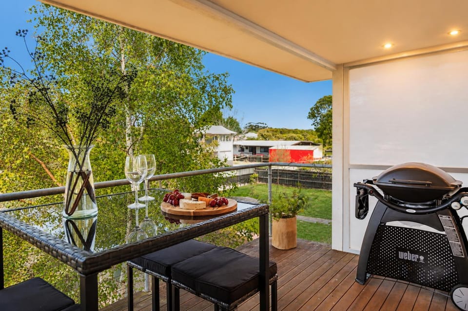 BBQ facilities, Balcony/Terrace, Dining area, Garden view
