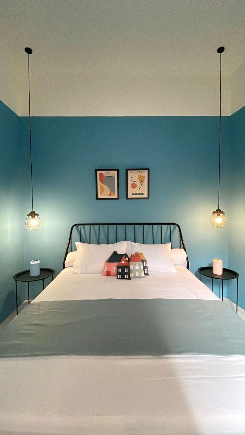 Bed, Photo of the whole room, Bedroom