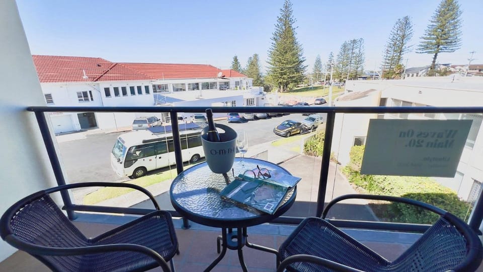 Waves On Main - Lifestyle Yamba Apartment in Yamba