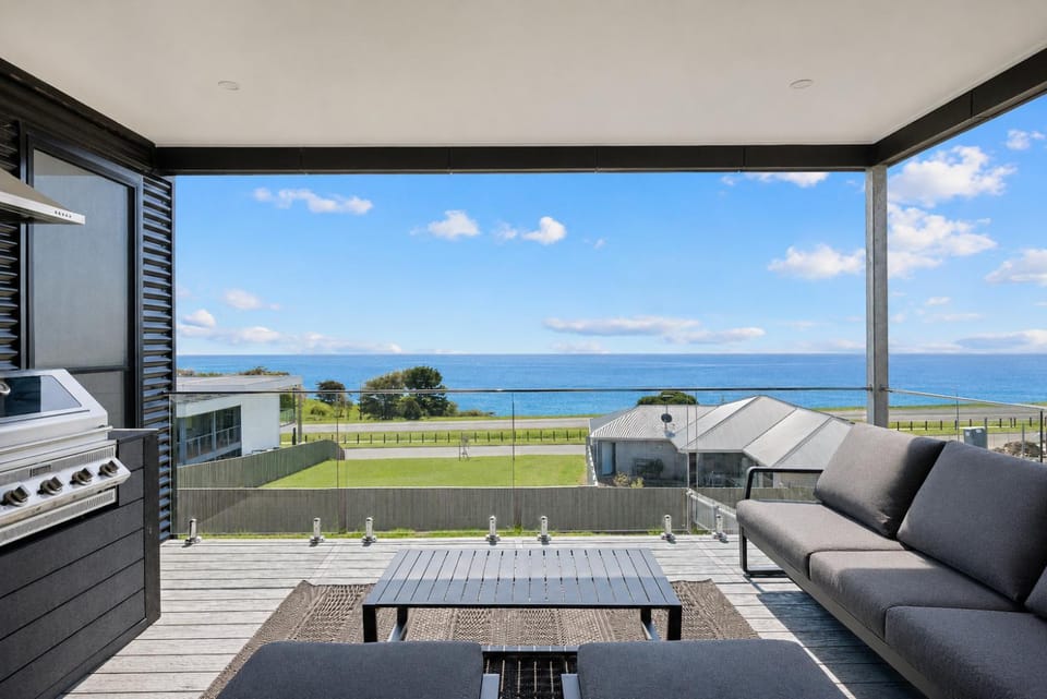 BBQ facilities, View (from property/room), Balcony/Terrace, Seating area, Sea view