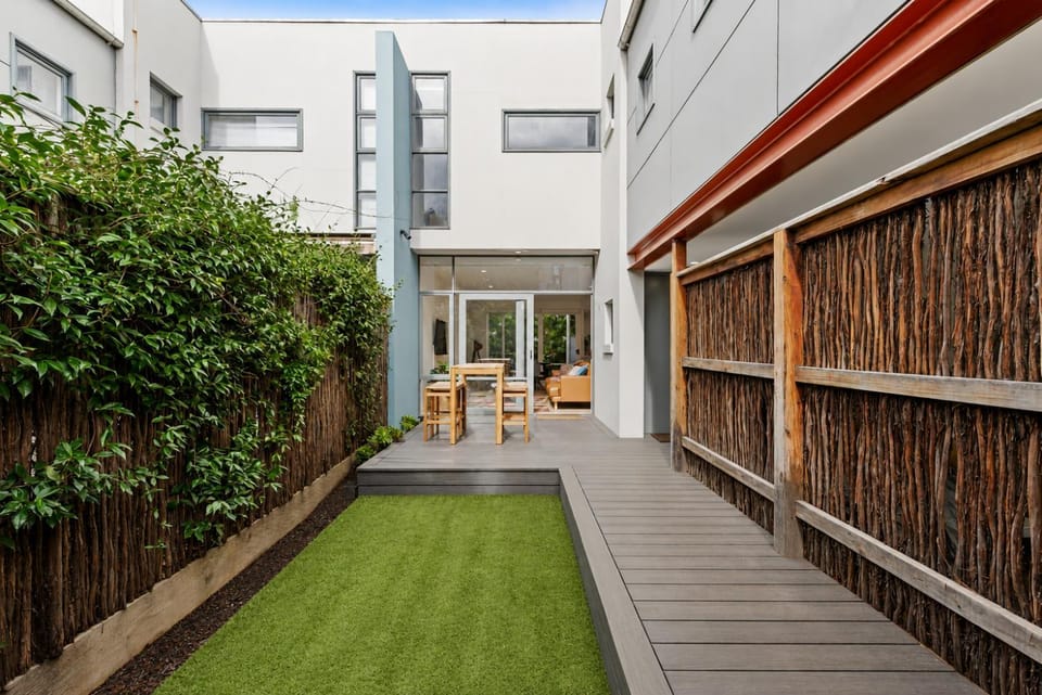 Property building, Patio, Day, Garden, Garden view