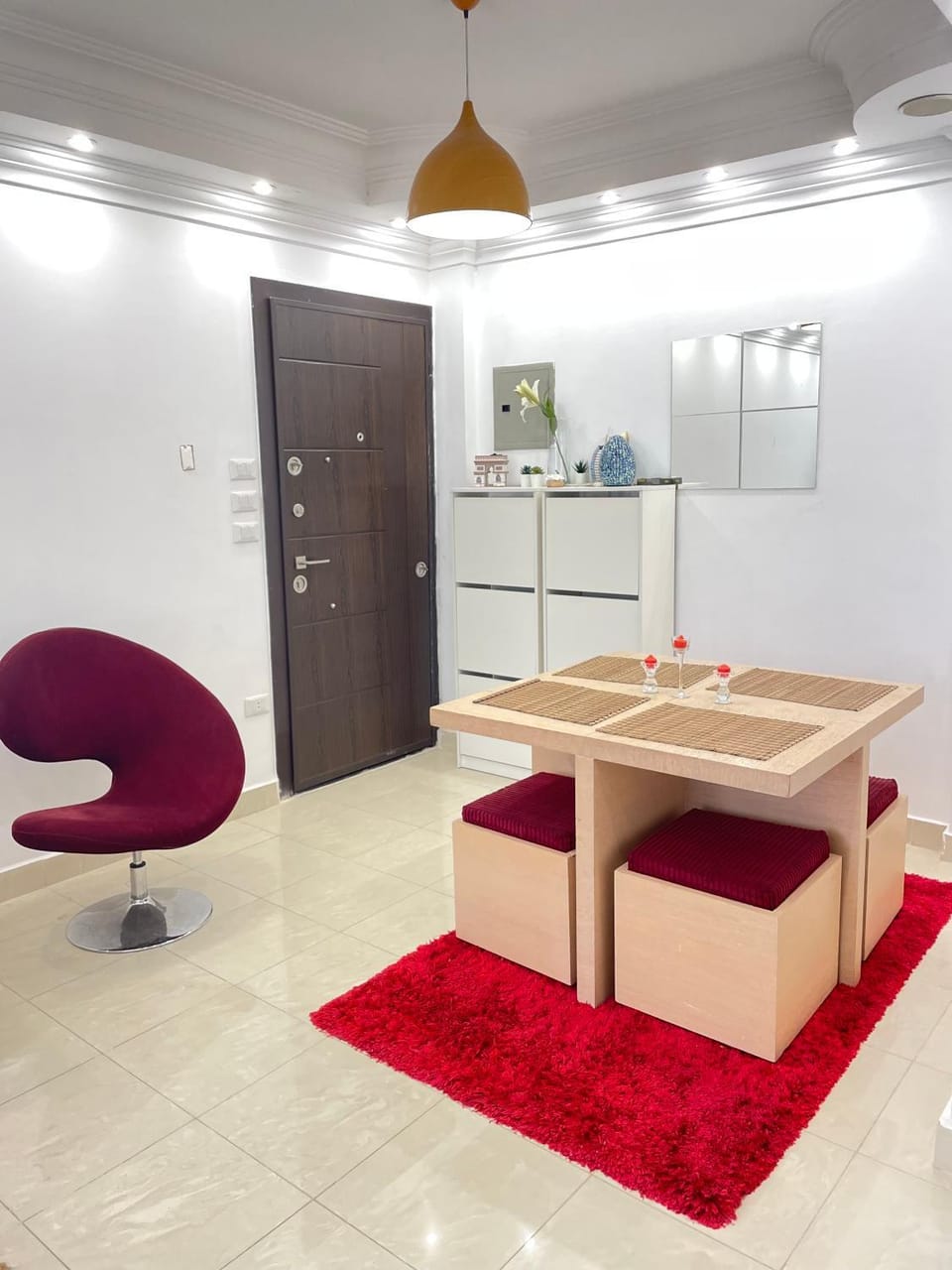 Facade/entrance, Dining area