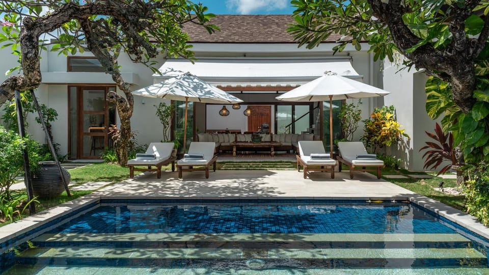 Property building, Garden view, Pool view, Swimming pool, sunbed