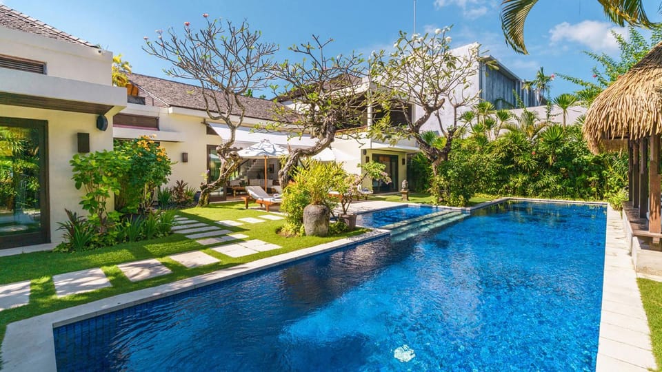 Property building, Garden view, Pool view, Swimming pool, sunbed