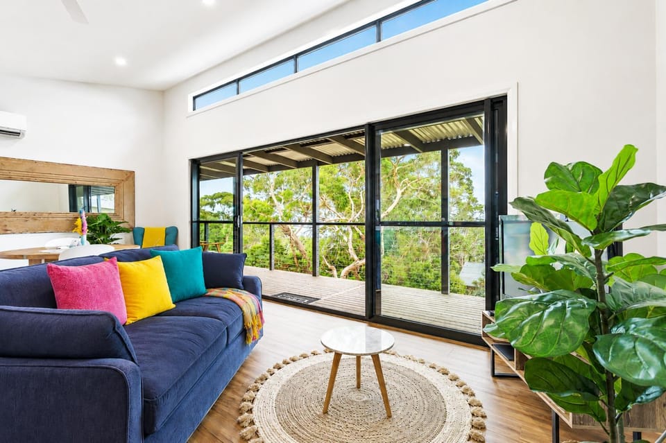 View (from property/room), Balcony/Terrace, Living room, Garden view