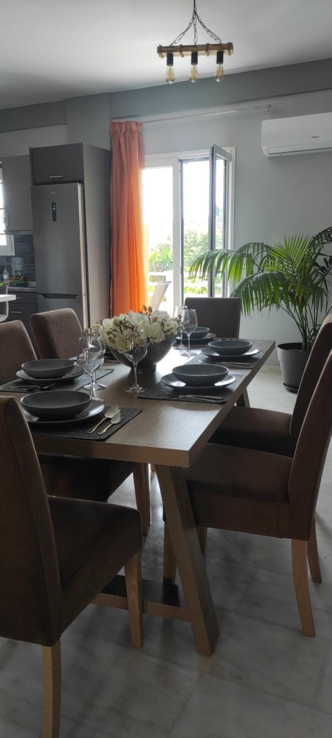 Seating area, Dining area