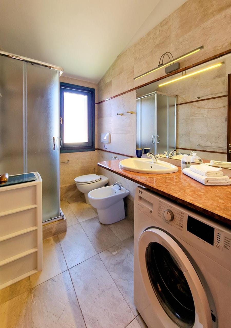 Bathroom, washing machine