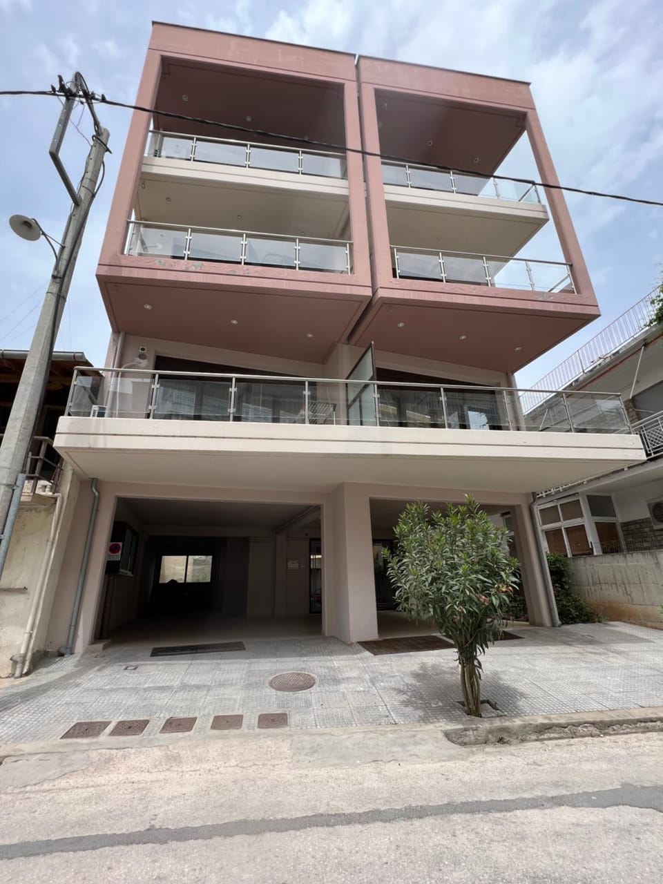 Property building, Quiet street view