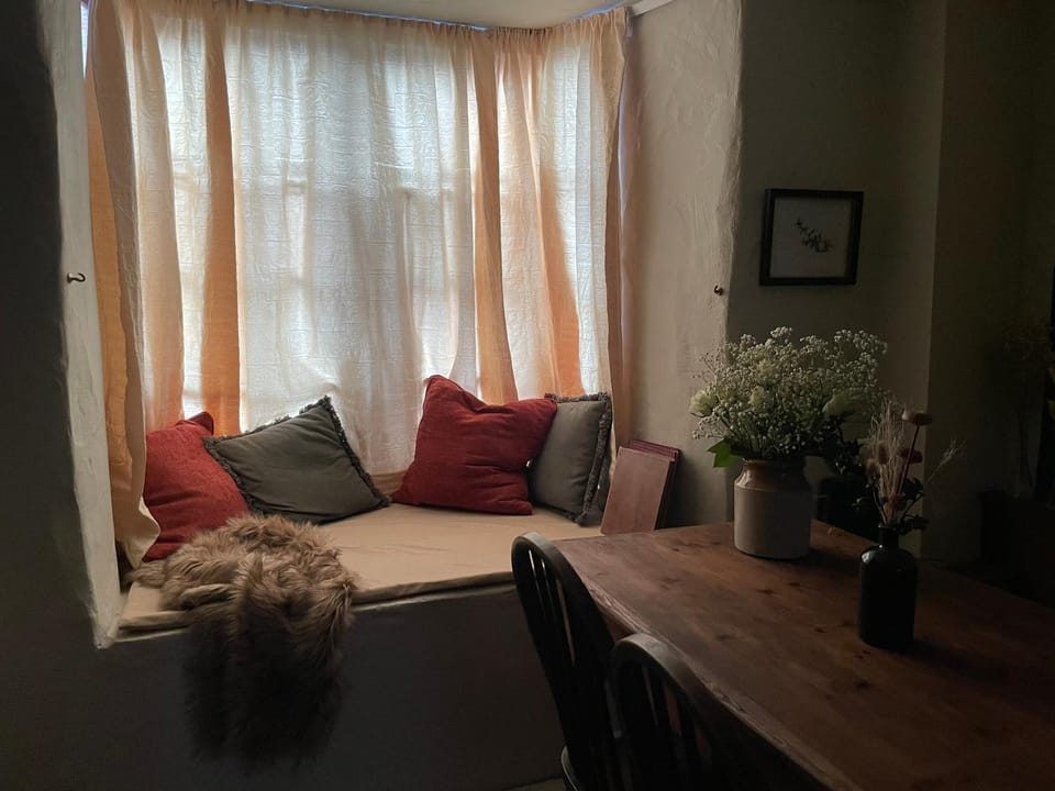 Living room, Seating area, Dining area