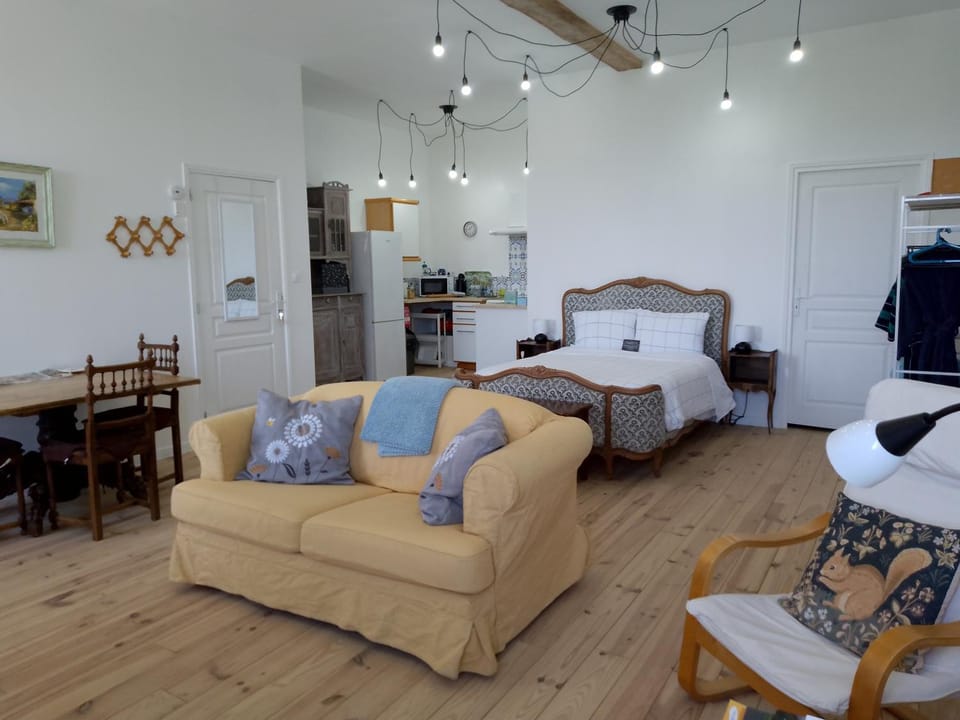Pyrenees Vue Gite Hoopoe - Le Plus Commentaires Positifs,Vues Fantastique, Petit-Déjeuner, Calme, Piscine, Parking Apartment in Occitanie