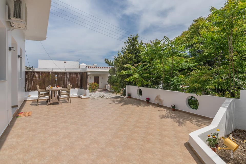 Nisida House House in Milos