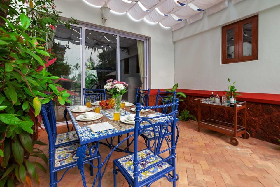 Seating area, Dining area