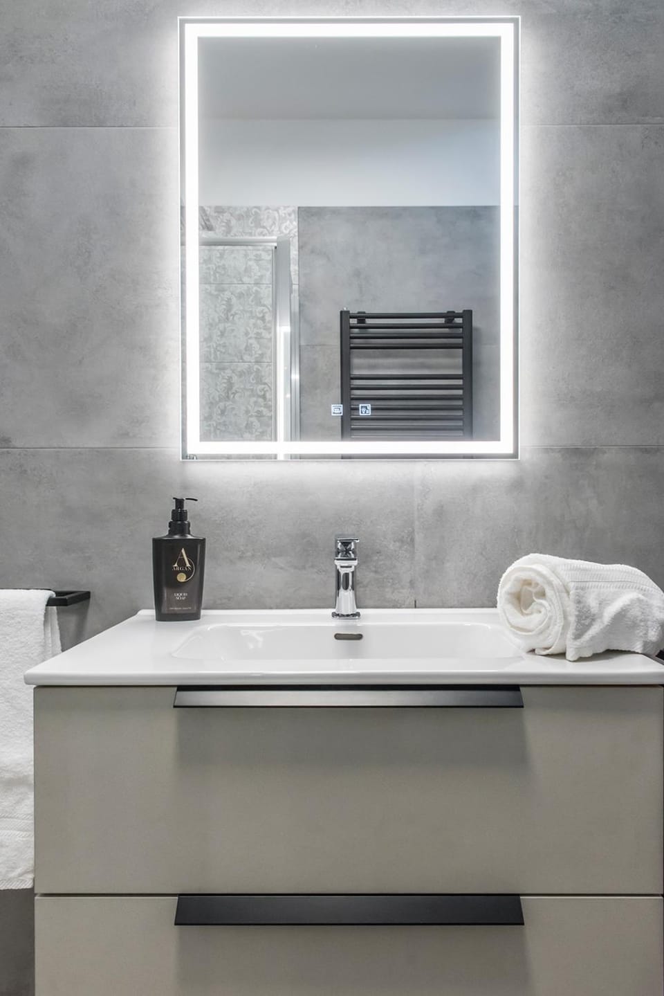 Bathroom, towels