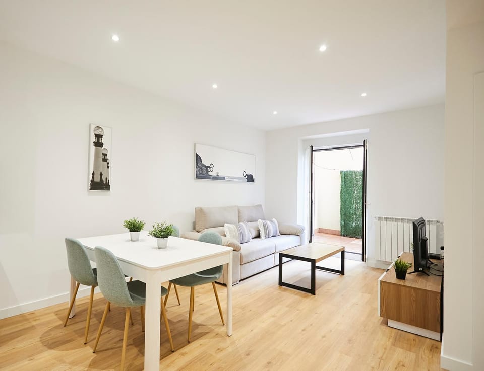 Living room, Dining area