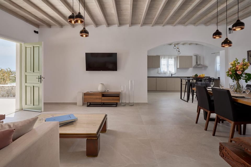 TV and multimedia, Kitchen or kitchenette, Living room, Seating area, Dining area, minibar, pet friendly