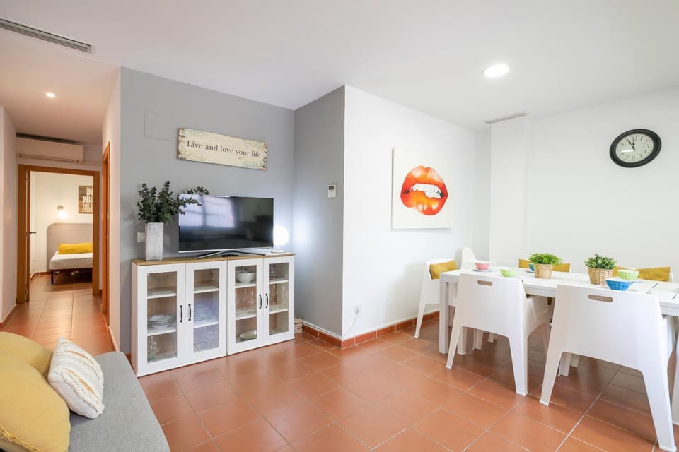 TV and multimedia, Living room, Seating area, Dining area
