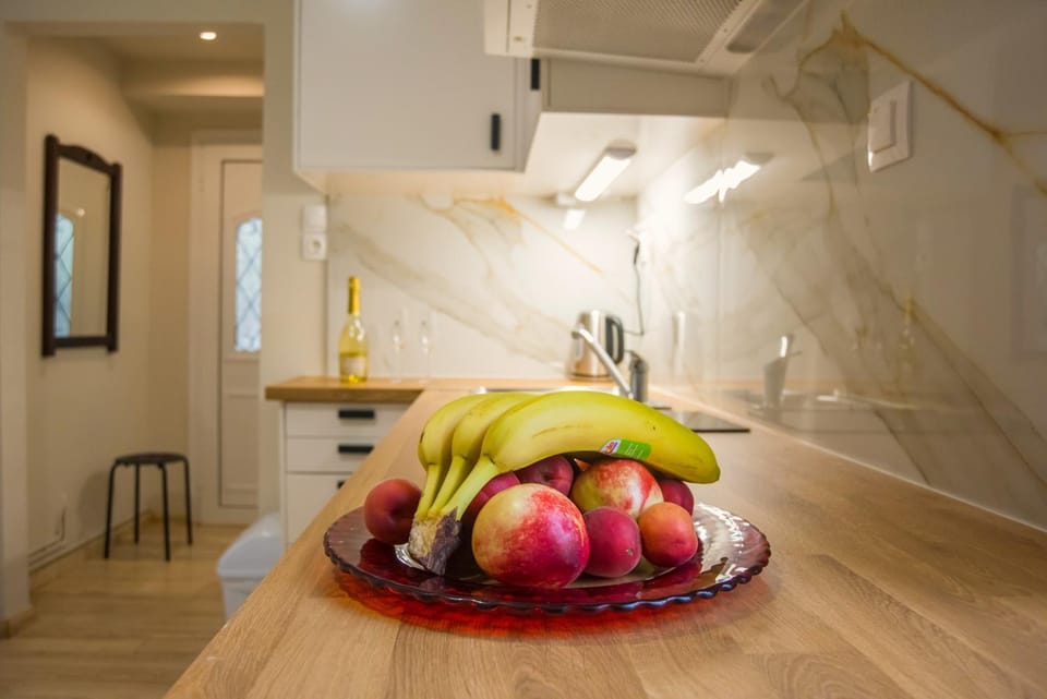 Kitchen or kitchenette, Food and drinks, Food