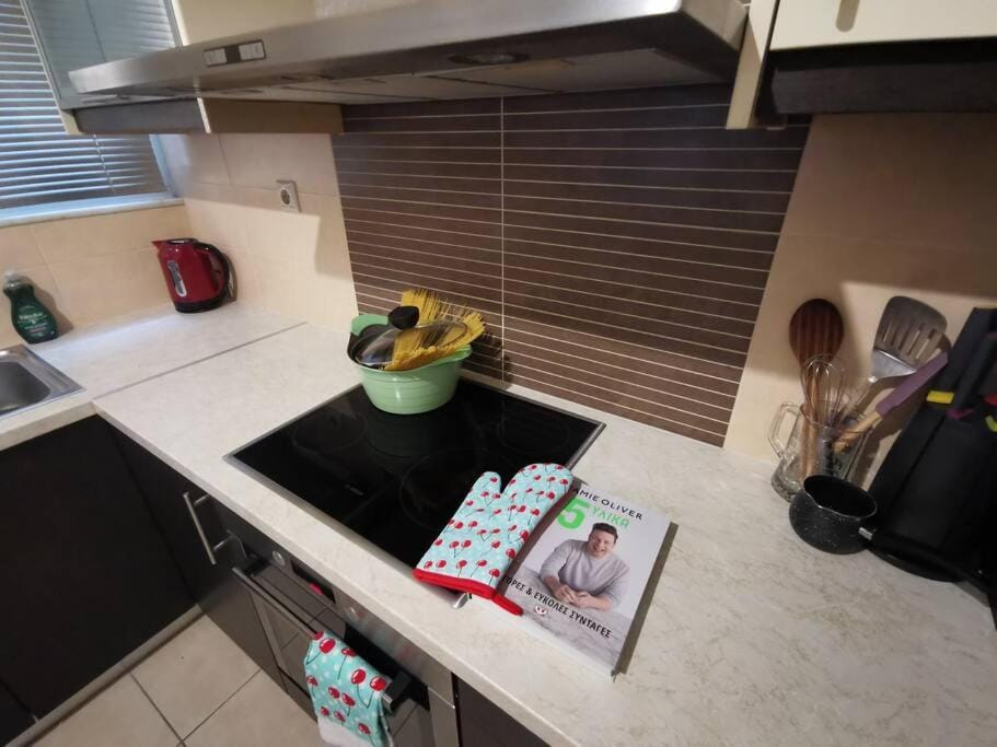 Kitchen or kitchenette, Food and drinks, Food