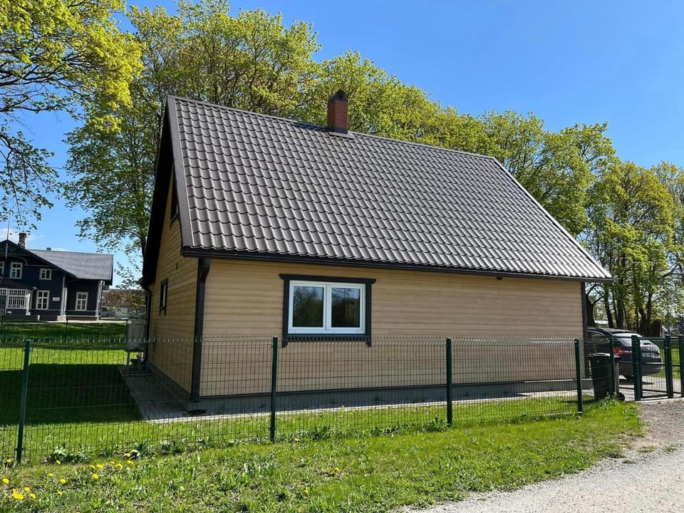 Property building, Spring, Day, Street view