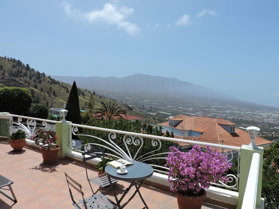 Natural landscape, View (from property/room), Balcony/Terrace, Mountain view, Sea view