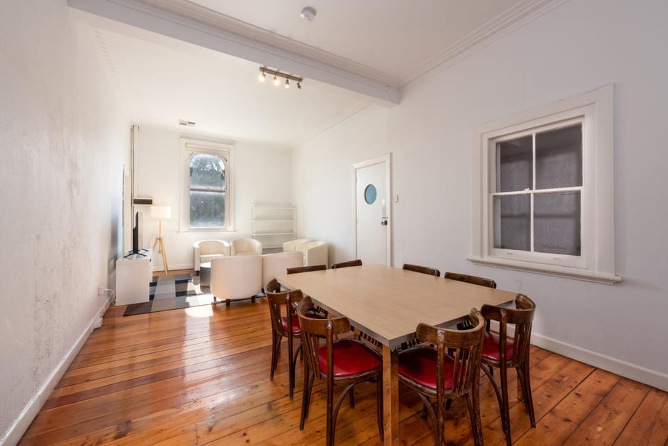 Private Unit in Heritage Building in Fitzroy North Inn in Melbourne