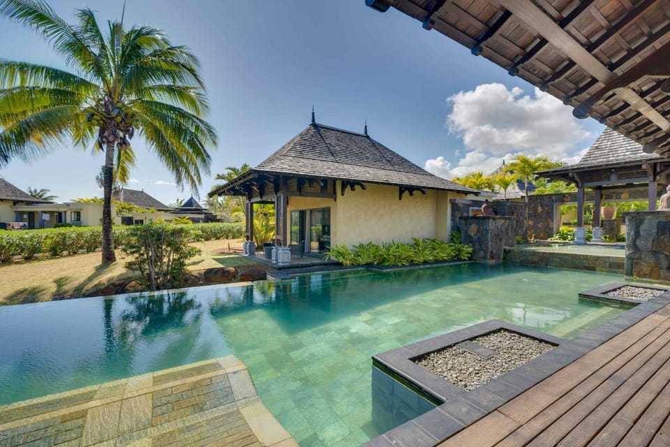 Property building, Garden, Garden view, Pool view, Swimming pool