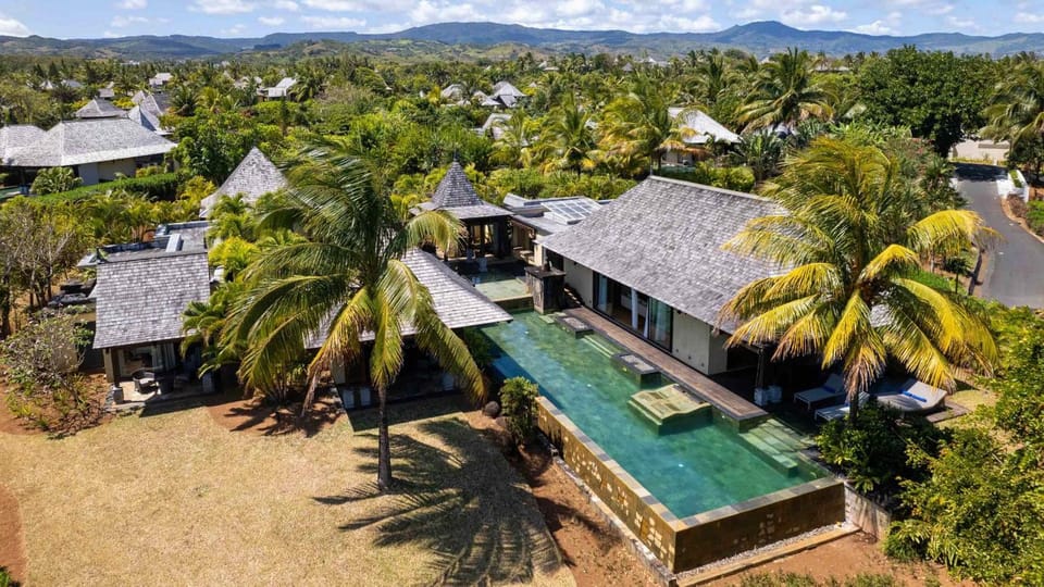 Property building, Natural landscape, Bird's eye view, Garden view, Swimming pool