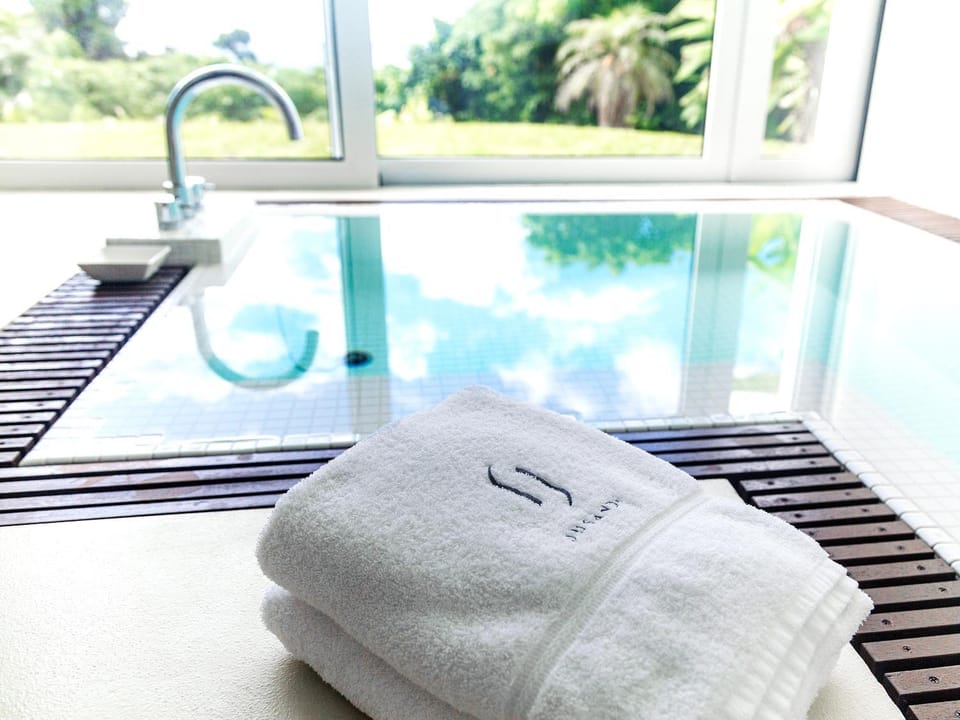 Bathroom, towels