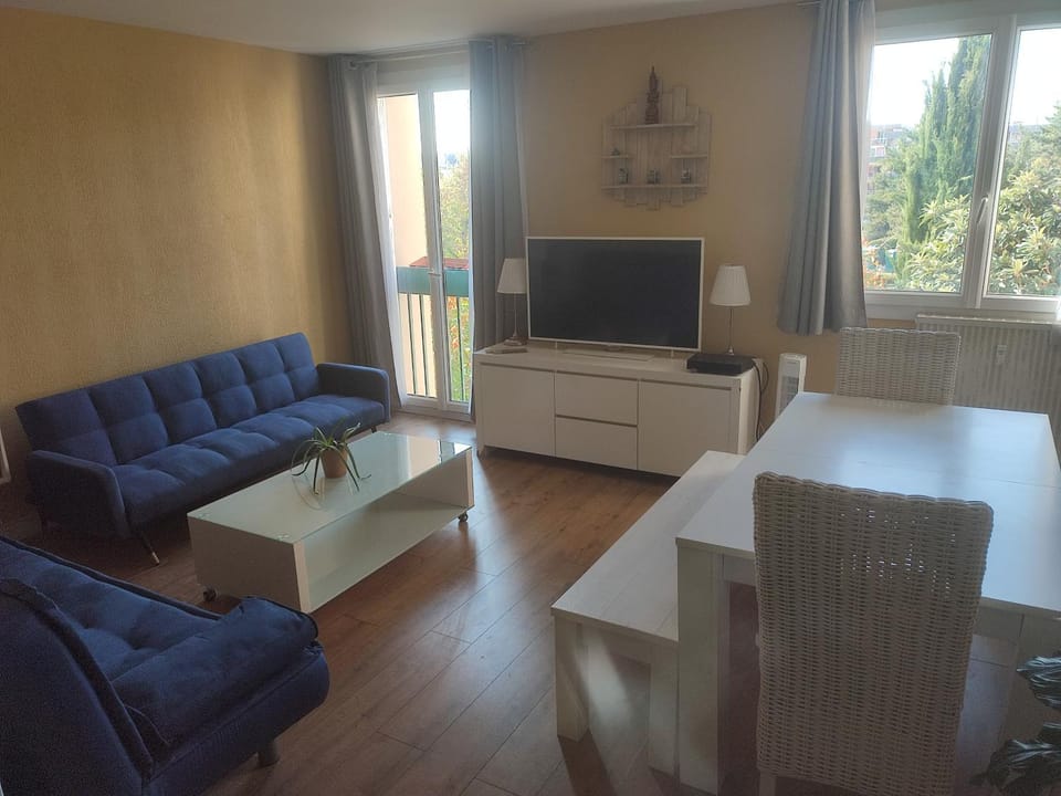 Communal lounge/ TV room