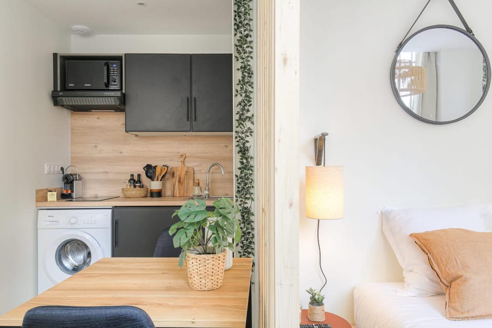 Kitchen or kitchenette