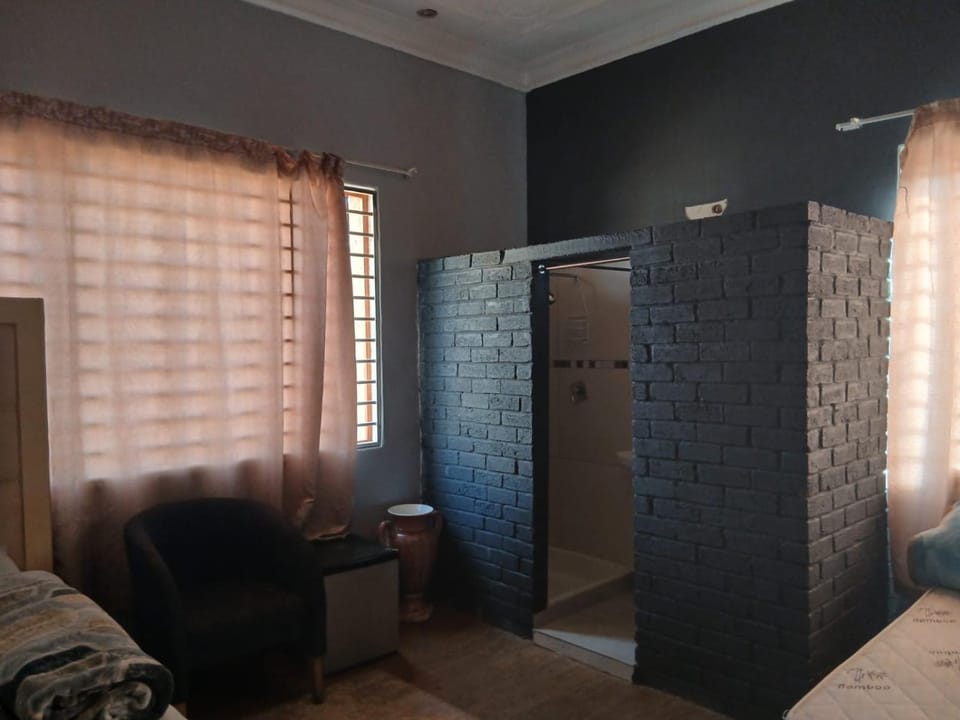 Slumber Lake Guest House Bed and Breakfast in Roodepoort