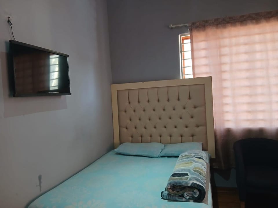 Slumber Lake Guest House Bed and Breakfast in Roodepoort