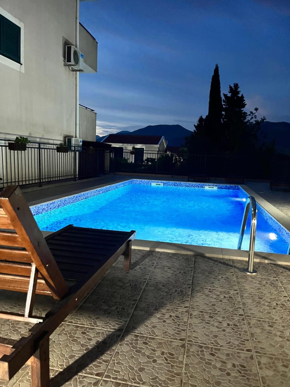 Pool view, Swimming pool, sunbed