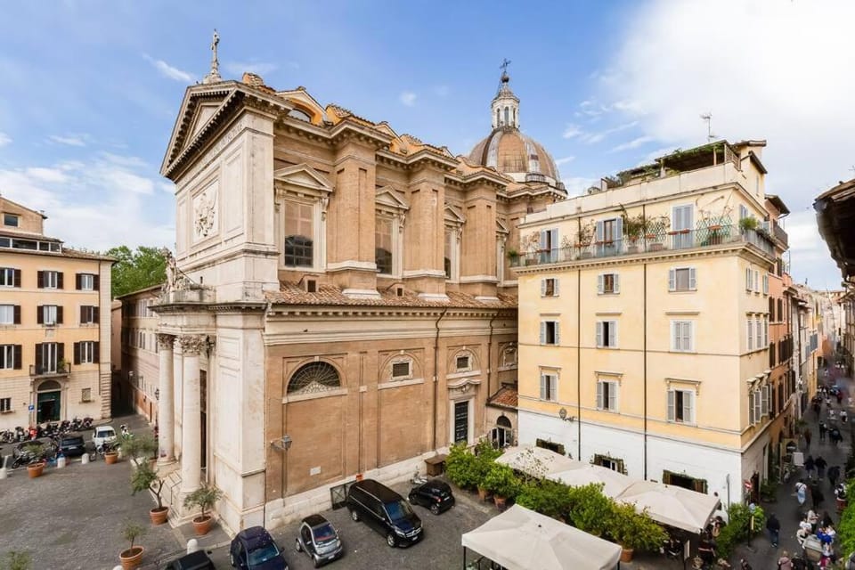 Luminous Apartment few steps from Piazza Navona Apartment in Rome