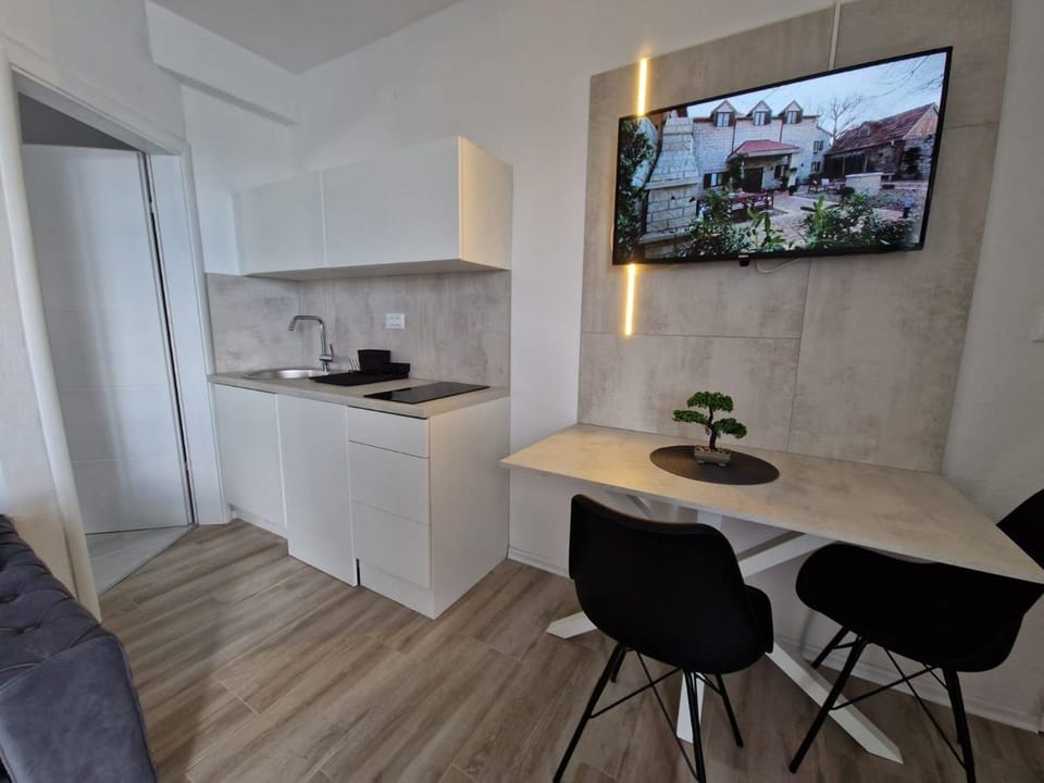 TV and multimedia, Kitchen or kitchenette, Dining area