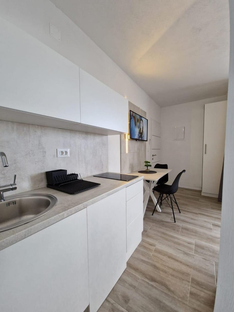 Kitchen or kitchenette, Living room
