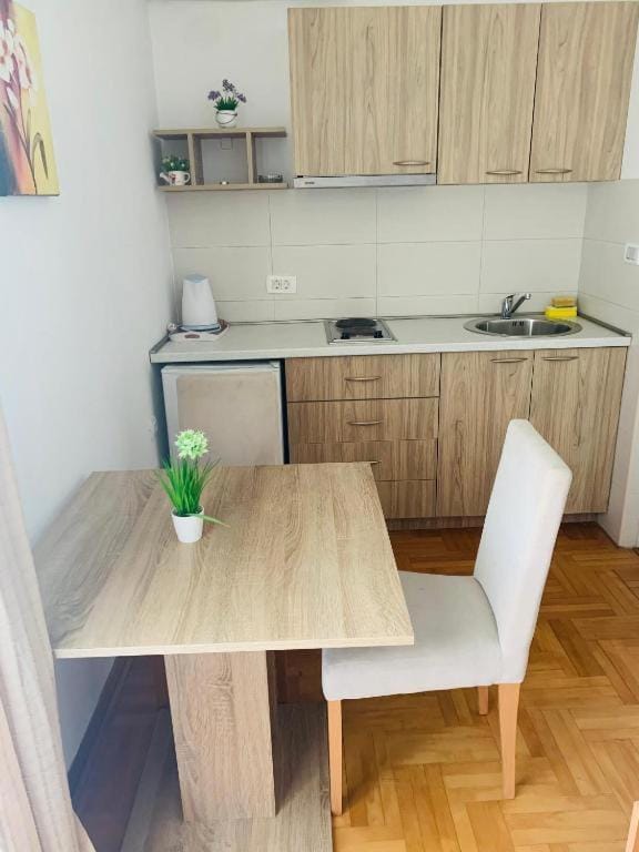 Apartments & Rooms Vuksanovic Ivana Bed and Breakfast in Budva
