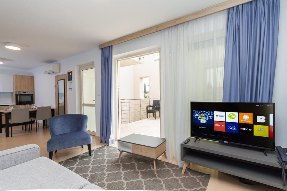 TV and multimedia, Balcony/Terrace, Dining area, Evening entertainment, hair dresser
