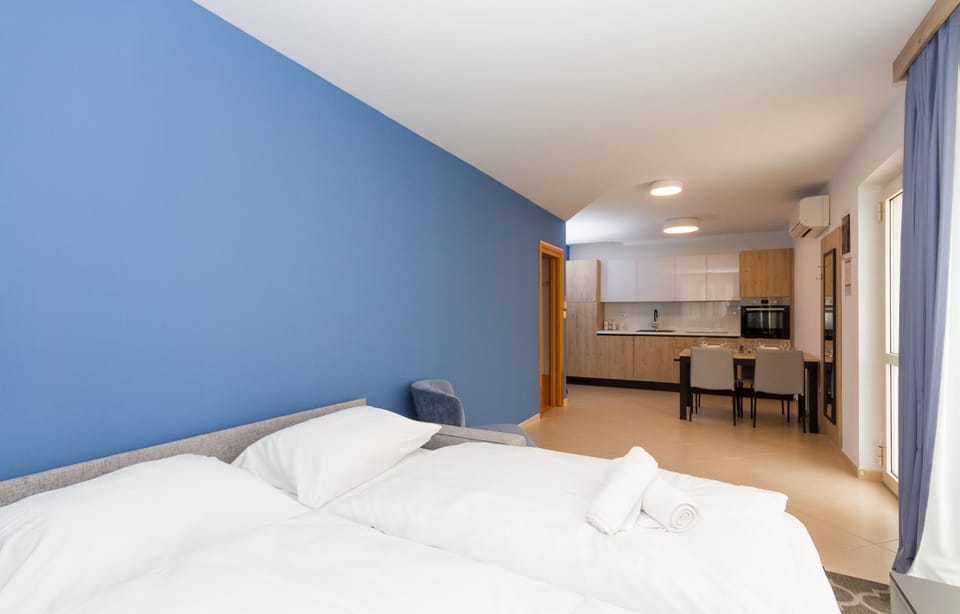 Kitchen or kitchenette, Photo of the whole room, pet friendly, stove