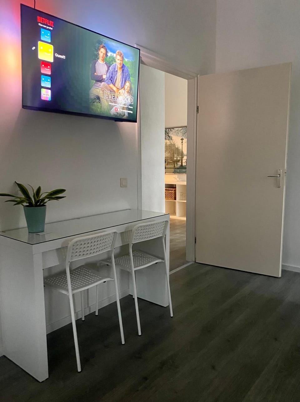 TV and multimedia, Dining area